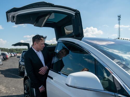 Vendute 22 milioni di azioni Tesla: la decisione di Musk