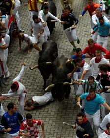 Festival di San Firmino a Pamplona: diversi feriti tra gli spettatori 8