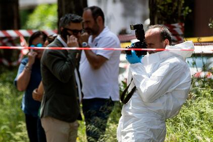 Omicidio-suicidio di Roma: l'arrivo della scientifica e il ritrovamento dell'auto dell'assassino 7