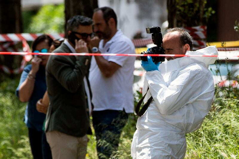 Omicidio-suicidio di Roma: l'arrivo della scientifica e il ritrovamento dell'auto dell'assassino 7