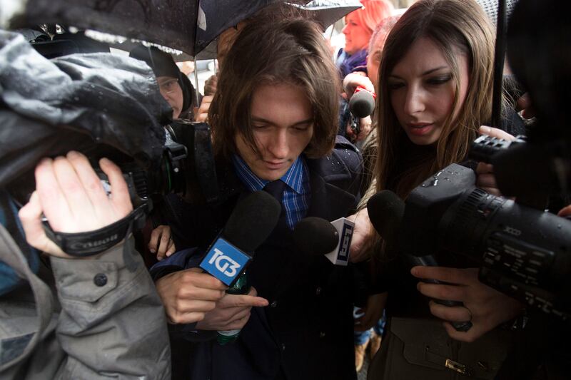 L'arrivo di Sollecito e dei suoi legali in Cassazione 10