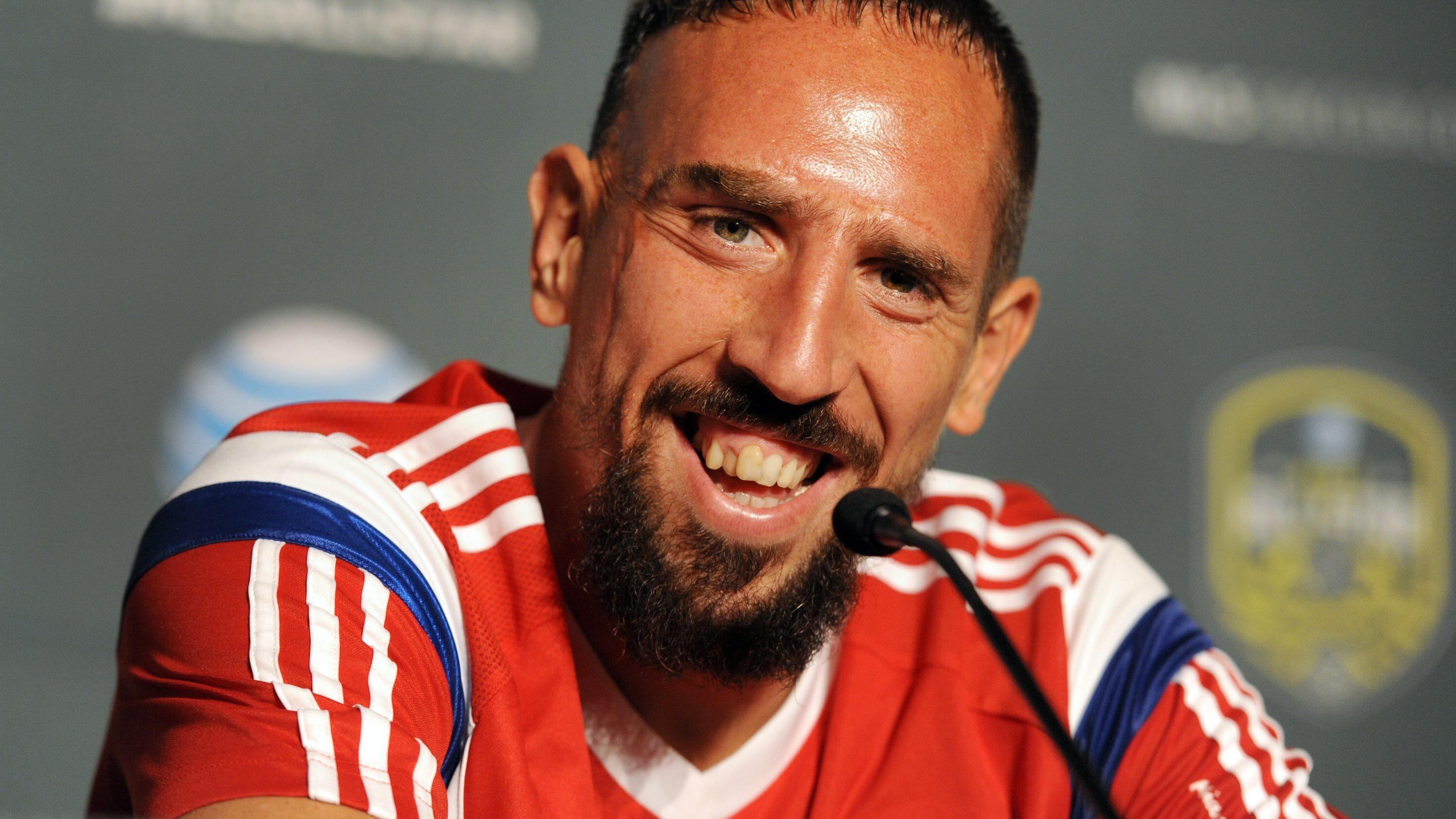 Auto rubata a Salerno mentre fa shopping, cosa è accaduto a Franck Ribery
