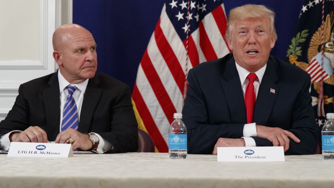 Trump caccia anche McMaster. Ma la Casa Bianca smentisce