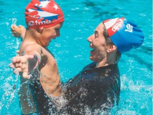 Autismo, la terapia in acqua che fa accorciare le distanze