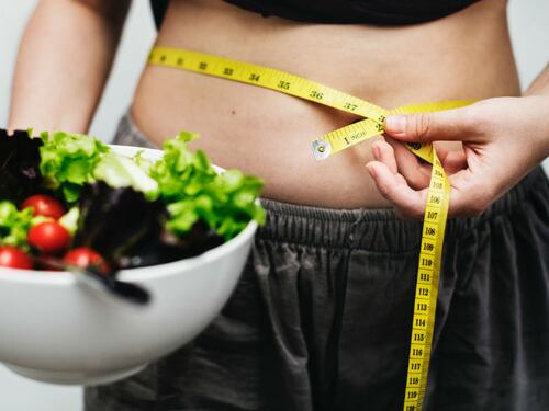 Obesità femminile: quali fattori contribuiscono?