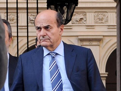 Bersani chiude al Monti-bis. E Renzi presenta 27mila firme