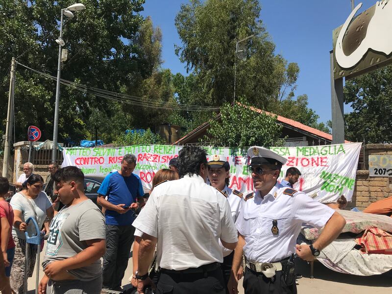 Camping River, i rom protestano in strada 5