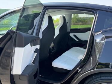 Tesla Model Y Performance: guarda le foto 8