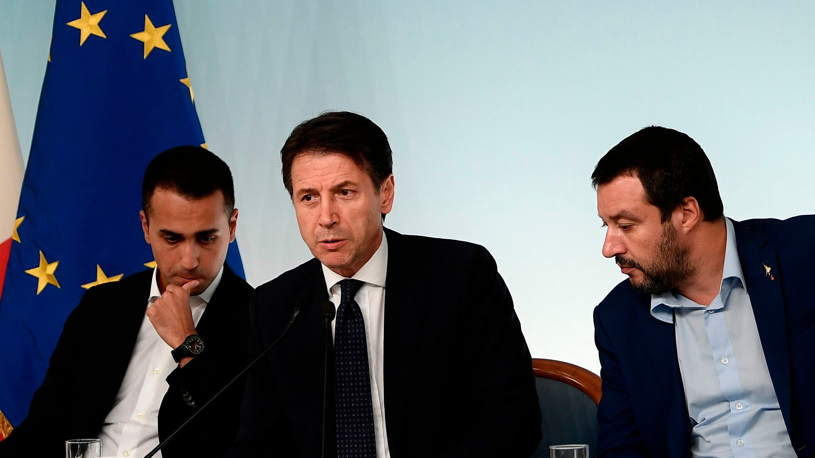 Sondaggi, tecnici e Mattarella: il dietrofront sulla manovra di Di Maio e Salvini