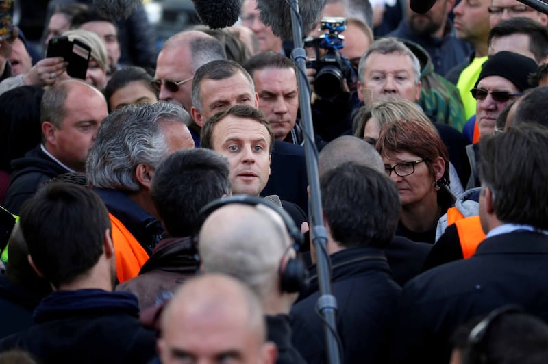 Macron contestato dagli operai Whirlpool 3