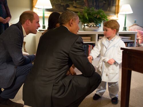 Il principino George stringe la mano a Obama