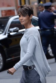 Halle Berry topless su Instagram 7