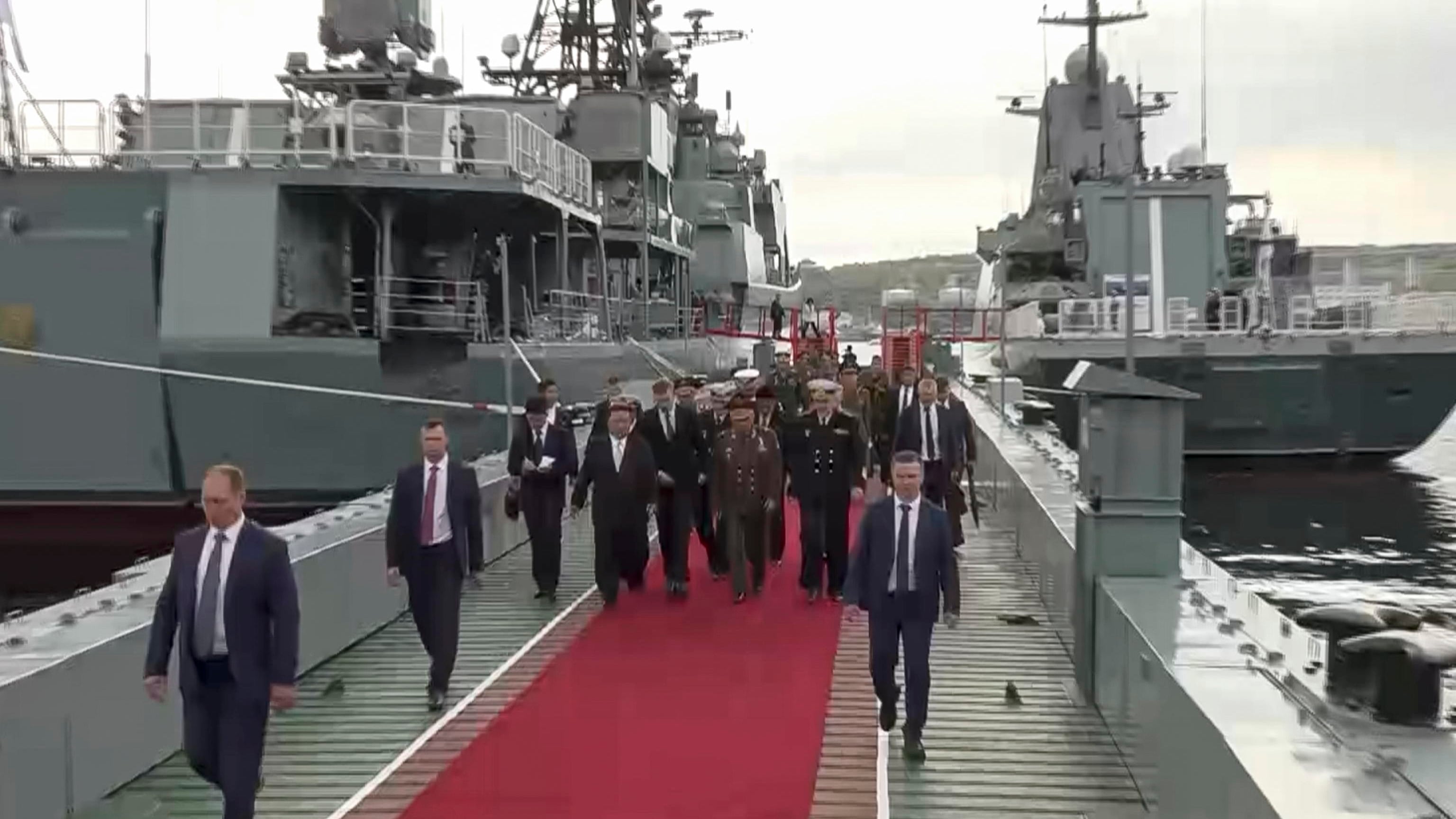 Sfida tra Nato e Russia tra i ghiacci dell'Artico. Mosca: "Prenderemo misure necessarie"