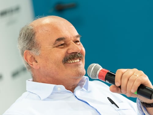 Farinetti: "Chi vede fascisti al governo è fuori dal mondo"