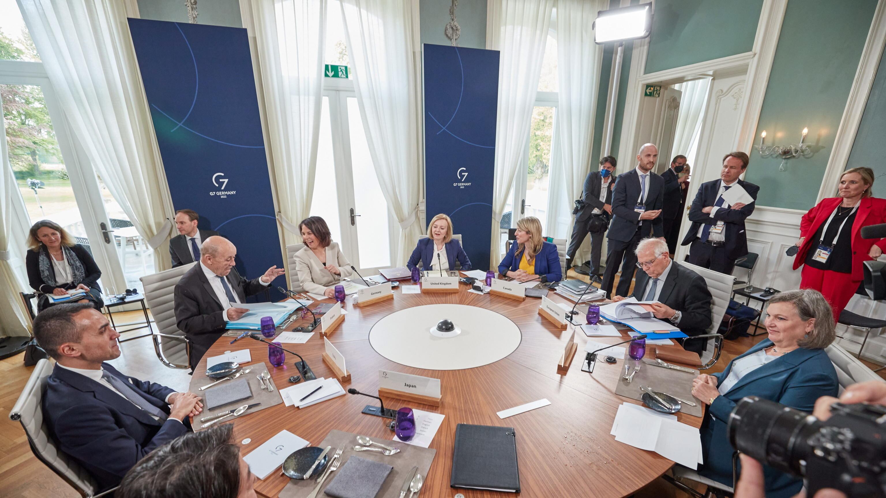 Il G7 avverte la Russia: "Non riconosceremo i nuovi confini"