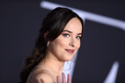 Dakota Johnson senza reggiseno per "50 Sfumature di Nero" 3