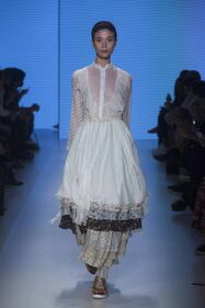 Trasparenze e corpi semi nudi alla Fashion Week di San Paolo 7