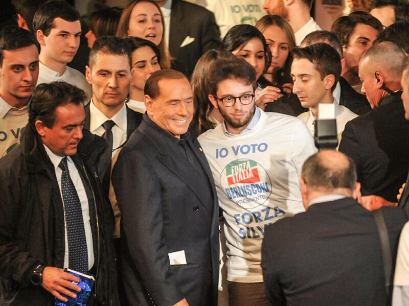 L'affetto che circonda Berlusconi a Milano 4