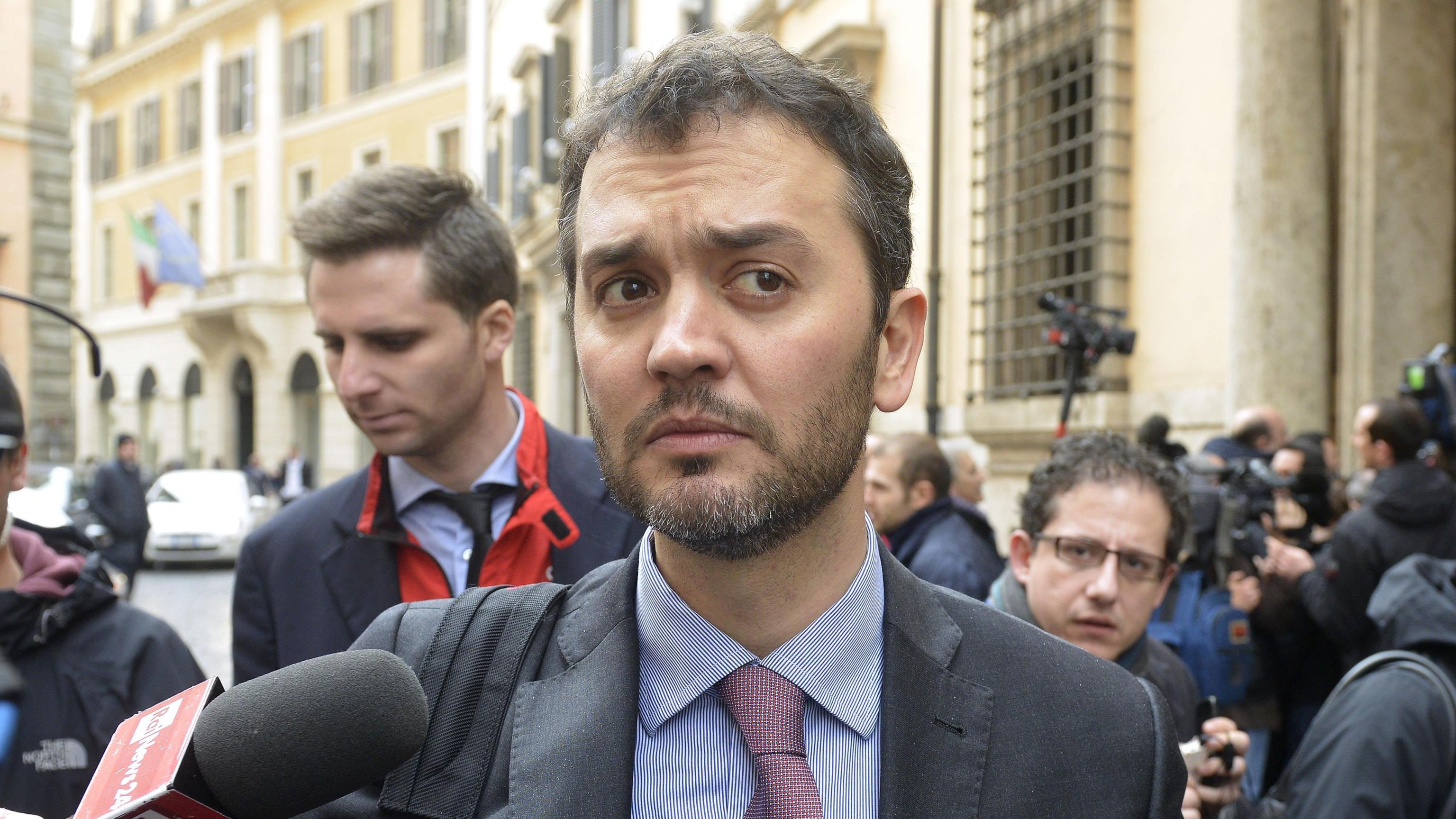 Chi tocca il lavoro, finisce nei guai