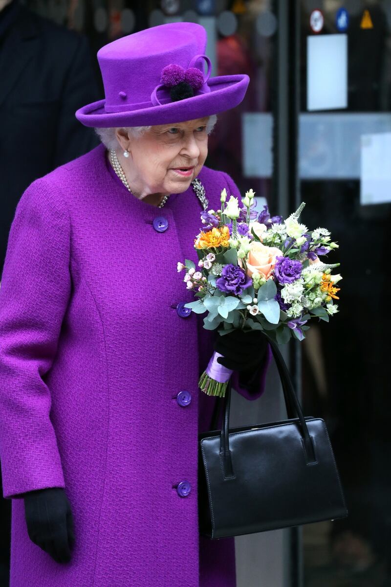 La Regina Elisabetta II in viola, foto 8