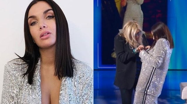 Elettra Lamborghini va fuori di seno a Domenica in: "Ho lo scotch sulle tett*"