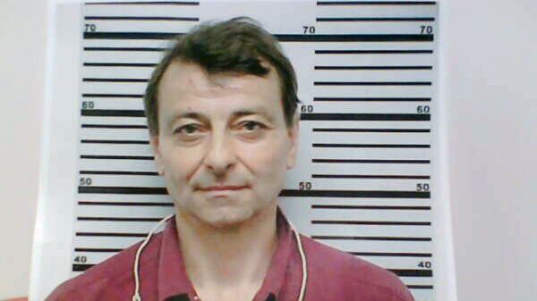 Cesare Battisti dal carcere: “Vorrei vedere mio figlio”. E scoppia la bufera. “Schiaffo alle vittime del terrorismo”