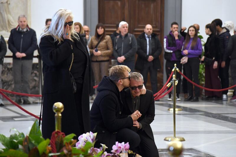 Vip e personaggi dello spettacolo alla camera ardente di Maurizio Costanzo 1
