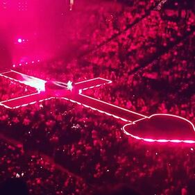 Suore sexy e croci: oggetti di scena "offensivi" del tour Rebel Art di Madonna  1