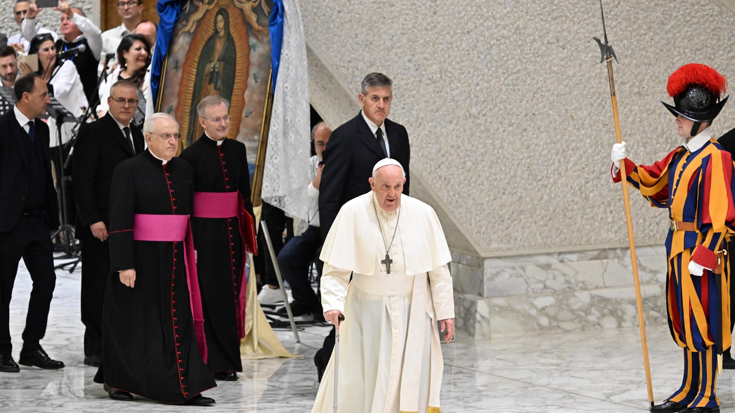 "Non sto bene". E Papa Francesco rinuncia a leggere il discorso
