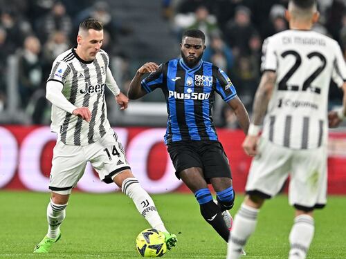 Juventus-Atalanta, gol e spettacolo: finisce 3-3. Cori e striscioni contro la vecchia società