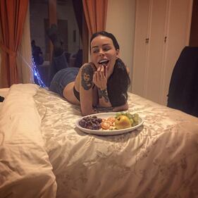 Nina Moric hot dopo la doccia 18