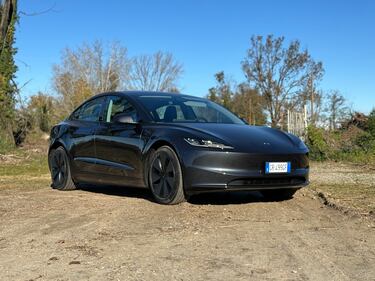 Tesla Model 3 Highland 2024: guarda la gallery  2