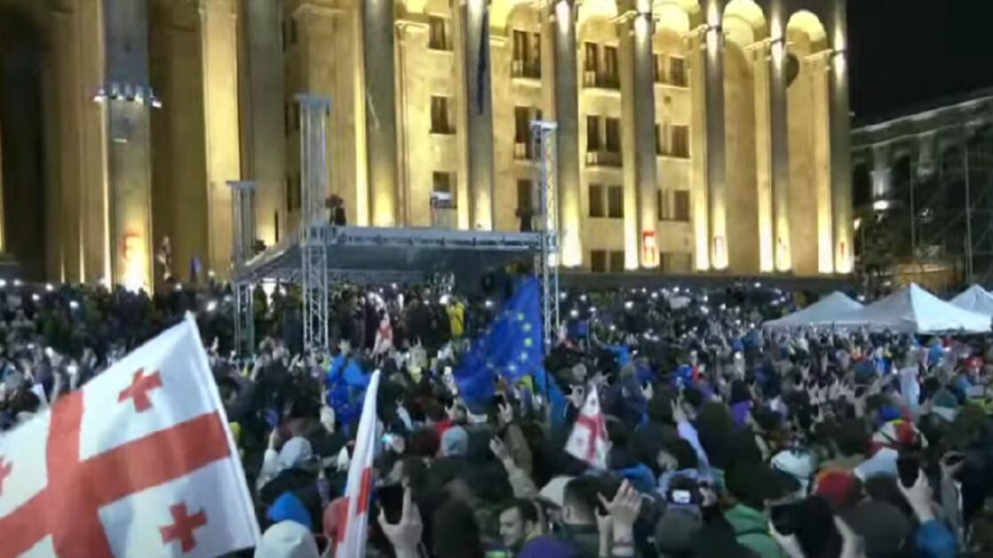 La Georgia approva la "legge russa": esplodono le piazze