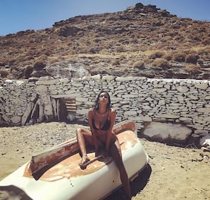 Madalina Ghenea hot in vacanza 13