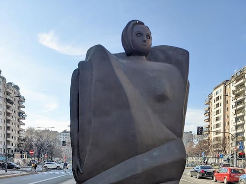 Rachele Bianchi fu la prima scultrice a creare a Milano un'opera pubblica