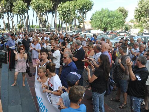 Ventimiglia, protesta per nuovo centro d'accoglienza: lavori sospesi