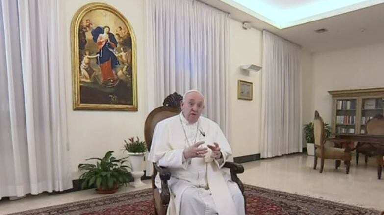 "Così li spingete verso la morte": il Papa boccia l'eutanasia