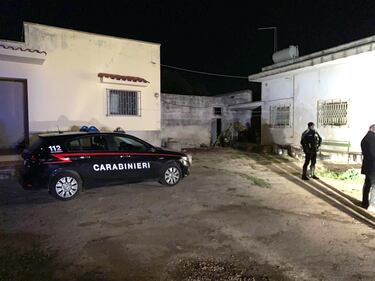 Duplice omicidio a Serranova, morti due coniugi: le immagini dal posto 1