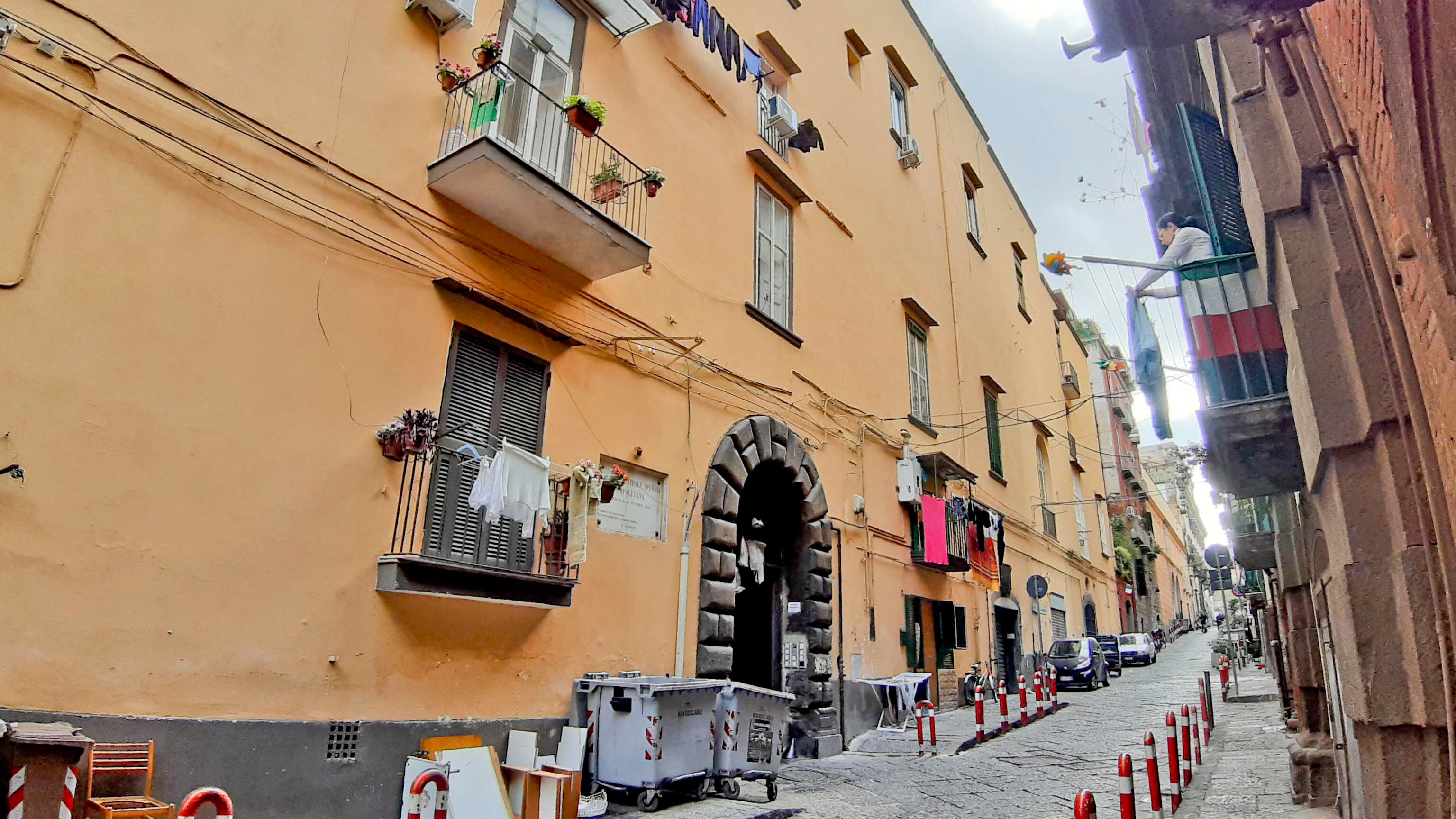Occupano la casa di un'anziana, ora vogliono ristrutturarla