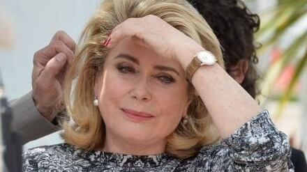 "Lieve ischemia limitata e reversibile": le condizioni di Catherine Deneuve dopo il malore