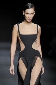 Bella Hadid sexy a Parigi 4