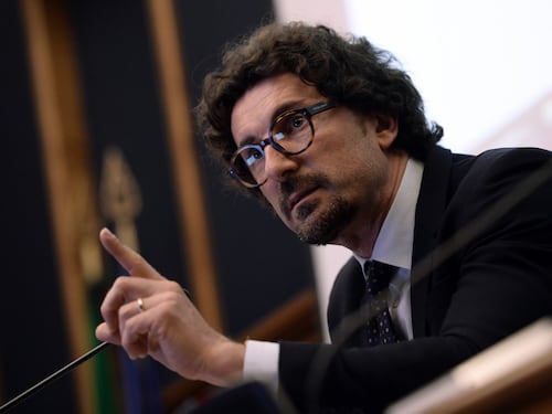 Il “motivatore” Toninelli ha la soluzione: mandare Ranucci sul lettino dello psicologo