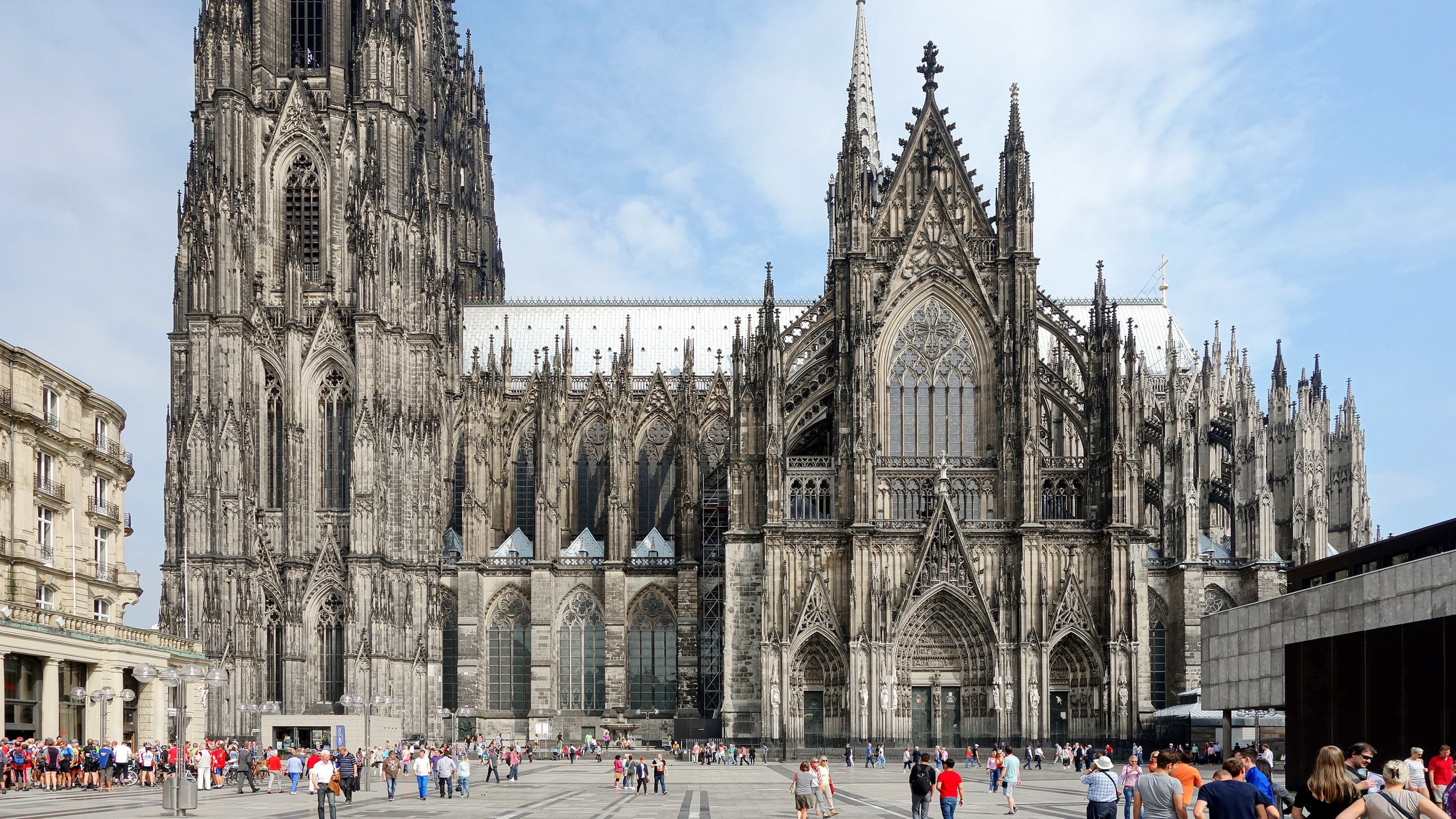 Paura attentati in Germania: cani antiesplosivo nella cattedrale di Colonia