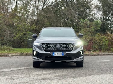 Renault Austral full hybrid: si aggiorna con il restyling 2026, la gallery del SUV francese 3