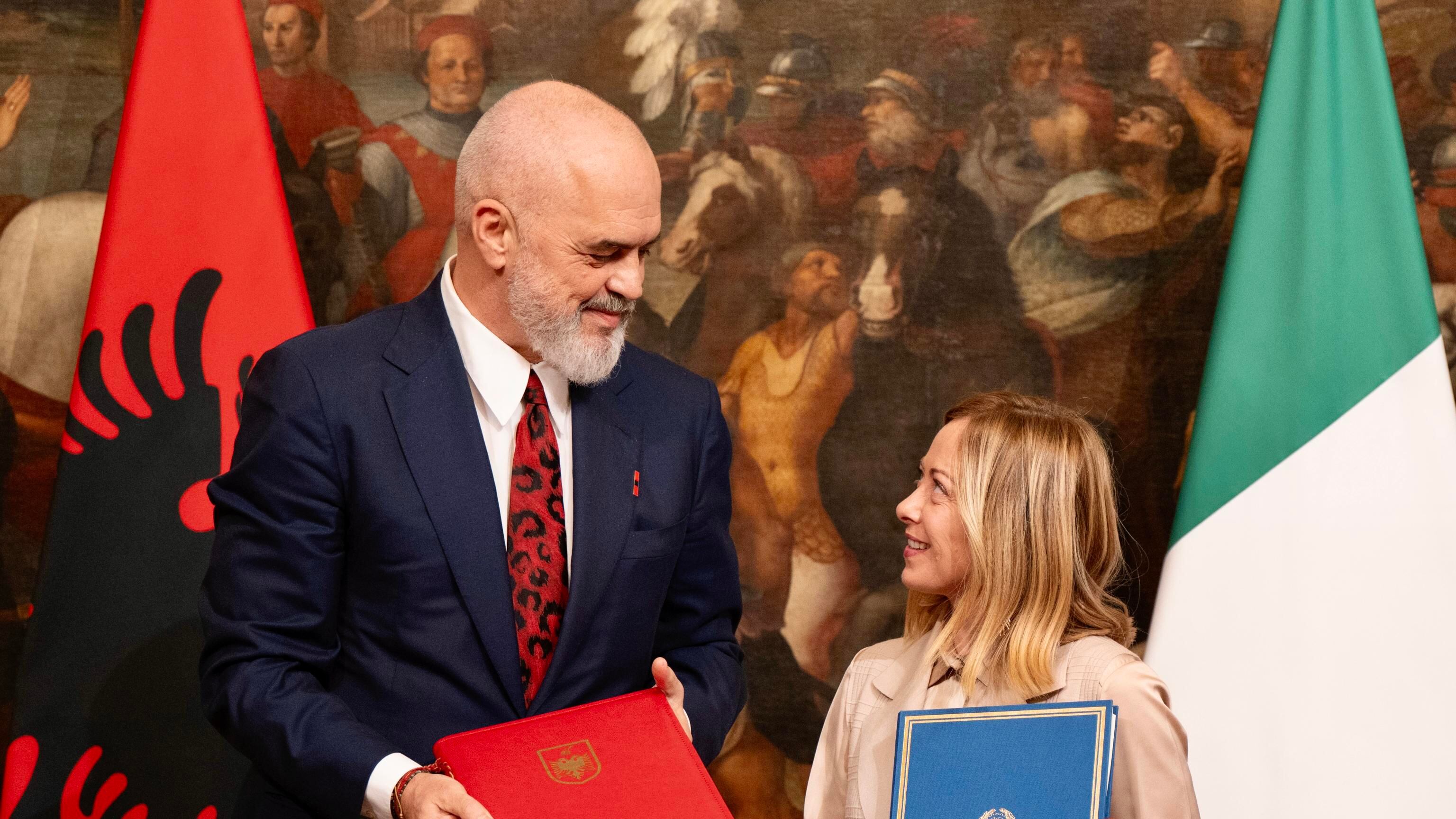 La Corte Gb boccia il piano Ruanda. Ma l'Ue dà via libera al patto Roma-Tirana