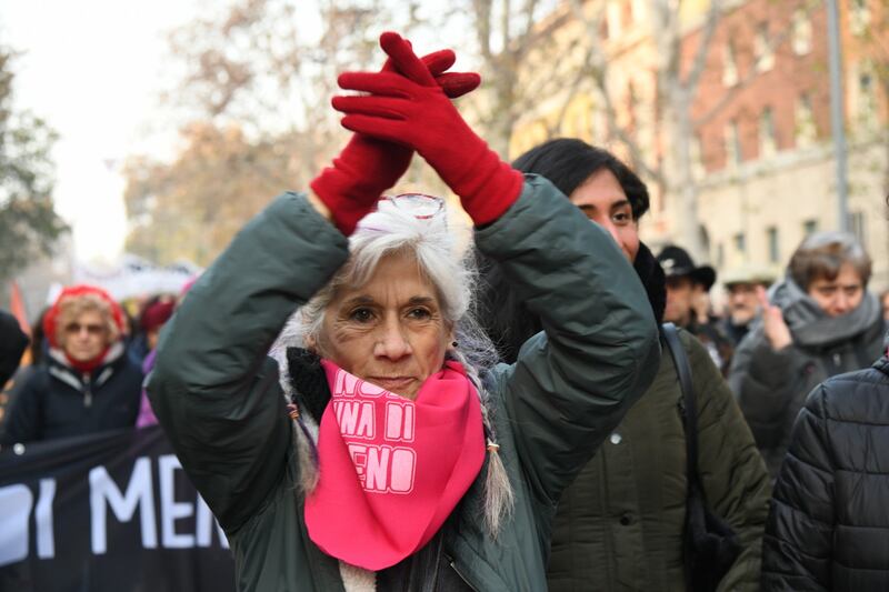 Milano, scende in piazza il corteo contro la chiusura del centro di via Corelli e il decreto Salvini 2