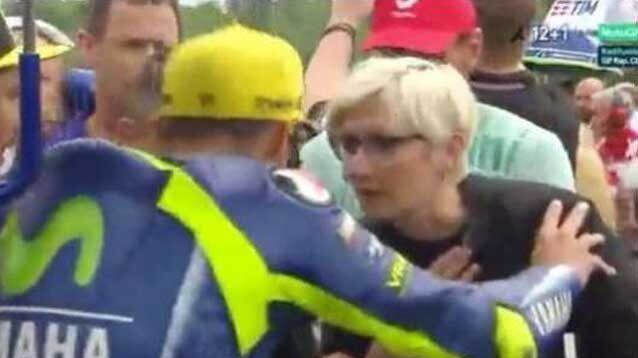Il ministro respinto da Valentino Rossi spiega: "Triste quanto accaduto"