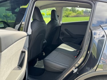 Tesla Model Y Standard: guarda tutte le foto 7