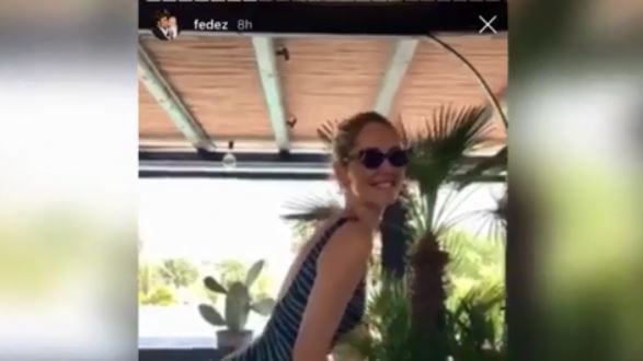 Chiara Ferragni in barca esibisce il lato b: "Queste foto lasciale a Belen o alla Canalis"