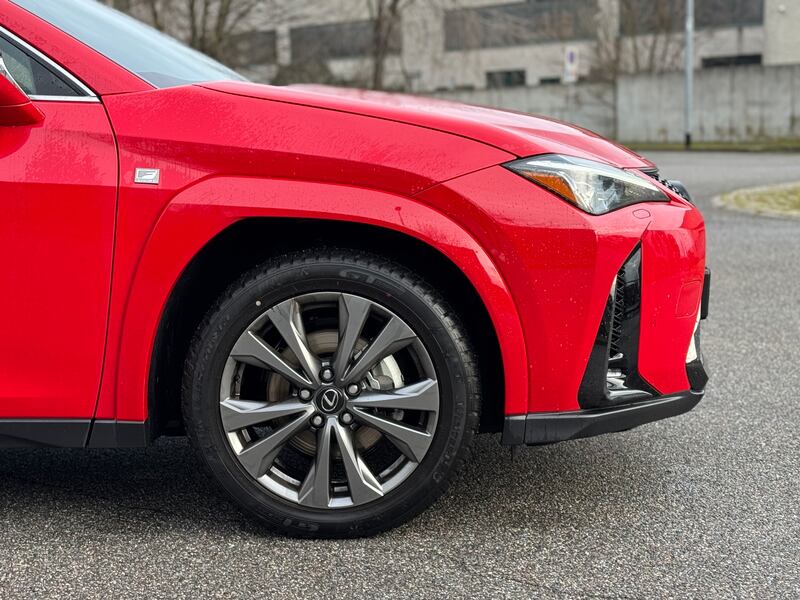 Lexus UX 300h: guarda la gallery del crossover premium giapponese 7